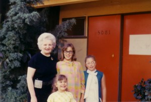 Gershun girls with ma in front of somerset house2